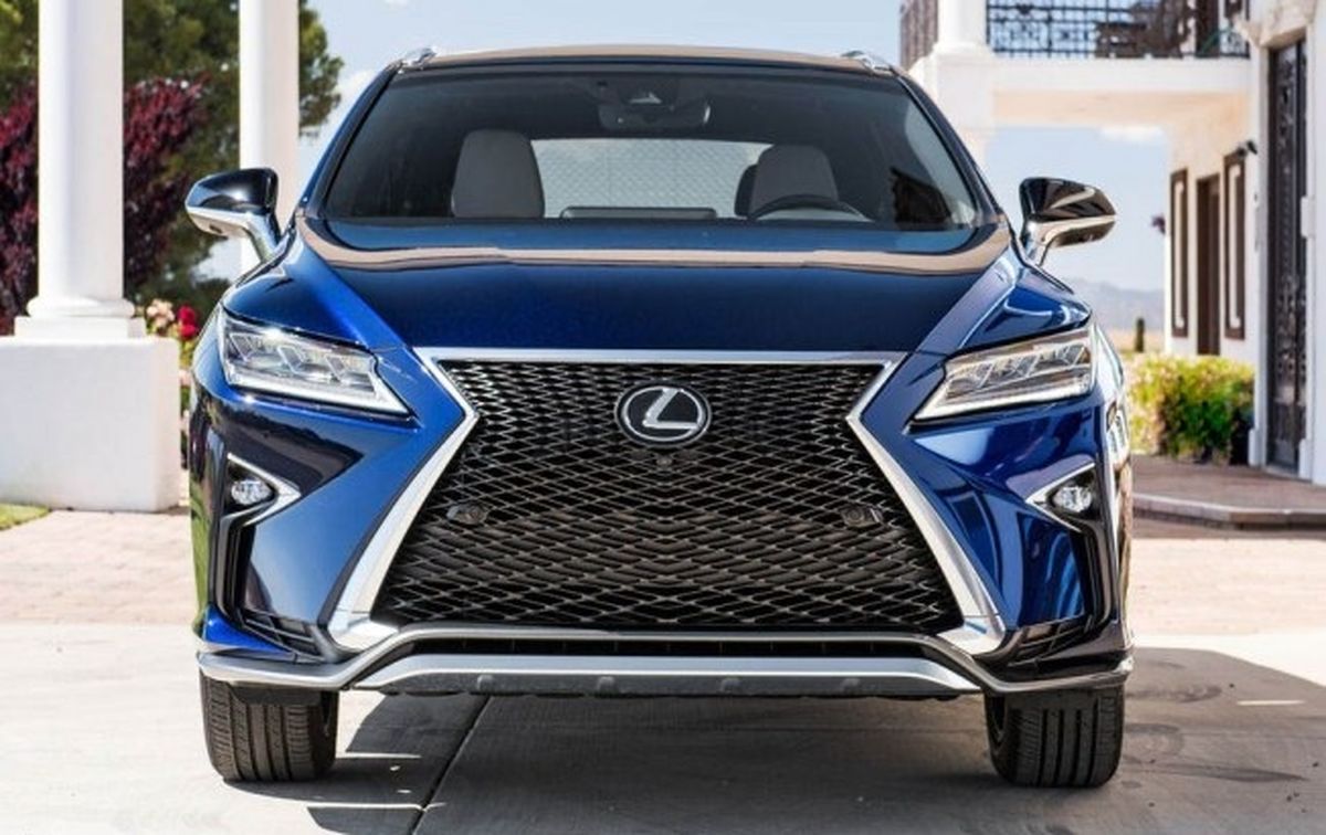 عکس: خودرو لوکسی که محل نصب پلاک ندارد!