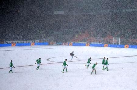 تصاویر/ فوتبال برفی