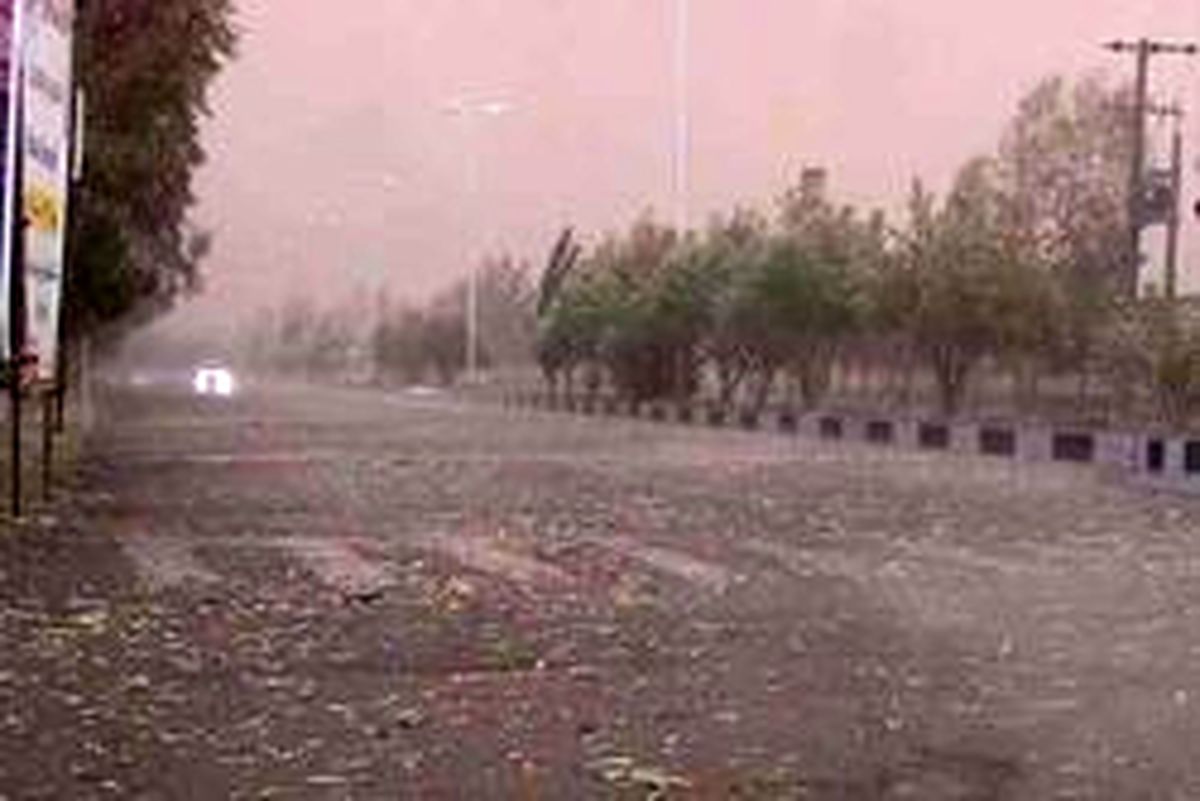 تندباد با سرعت ۱۰۰ کیلومتر در اردبیل را درنوردید