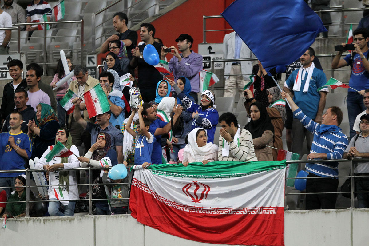 تماشاگران زن دربازی استقلال وسئول/ عکس