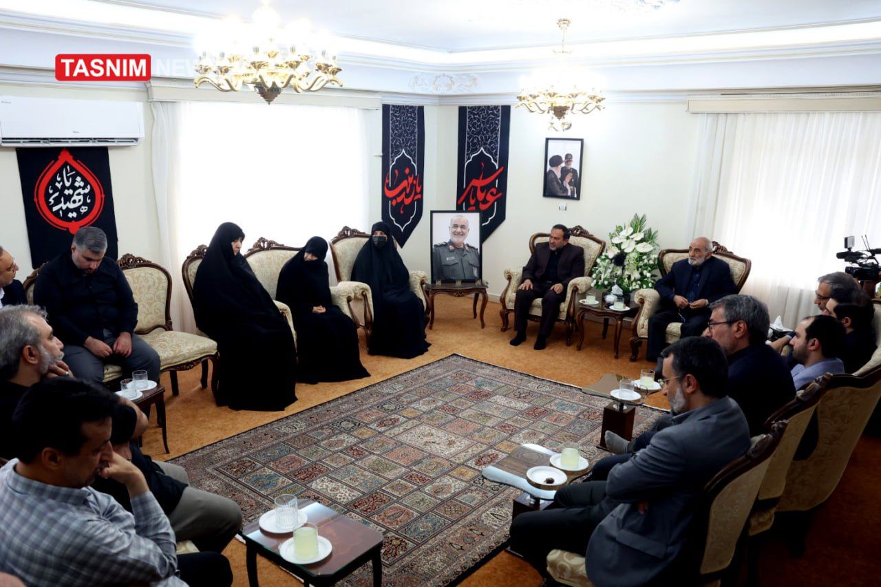 تصاویر: دیدار جمعی از مدیران رسانه‌های کشور با خانواده شهید سلامی