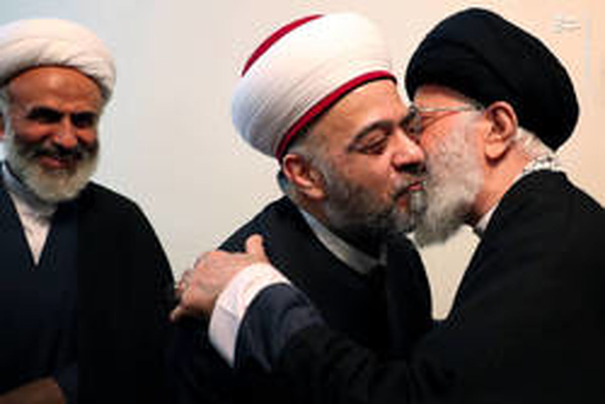 عکس: وزیر اوقاف سوریه در آغوش رهبرانقلاب