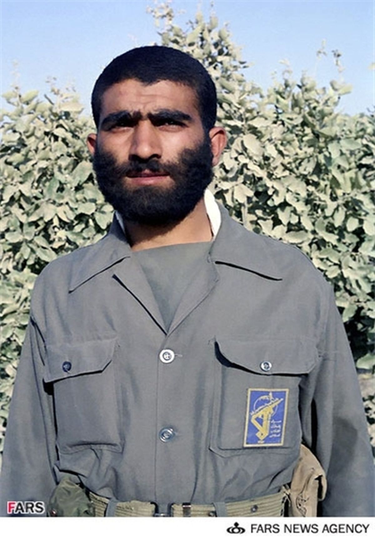 سرداری که سر به زیر شده است/عکس