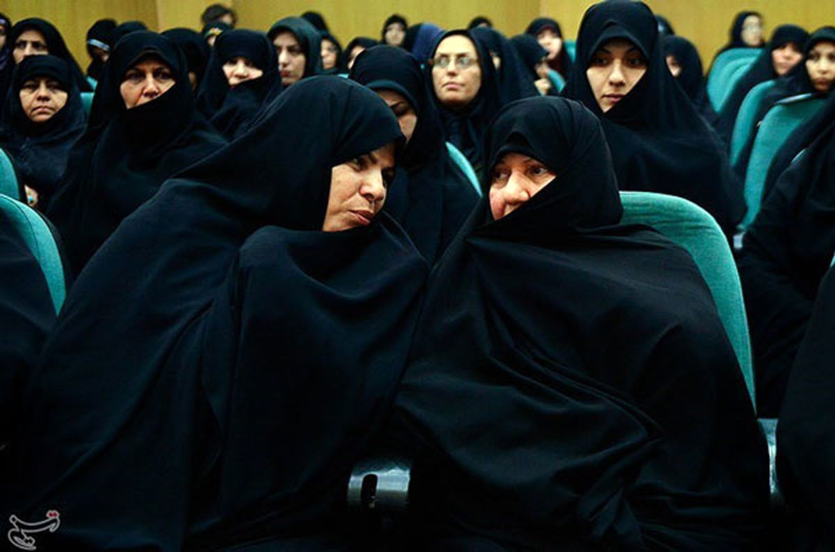 دیدارهمسر روحانی باخانواده شهدا/تصاویر