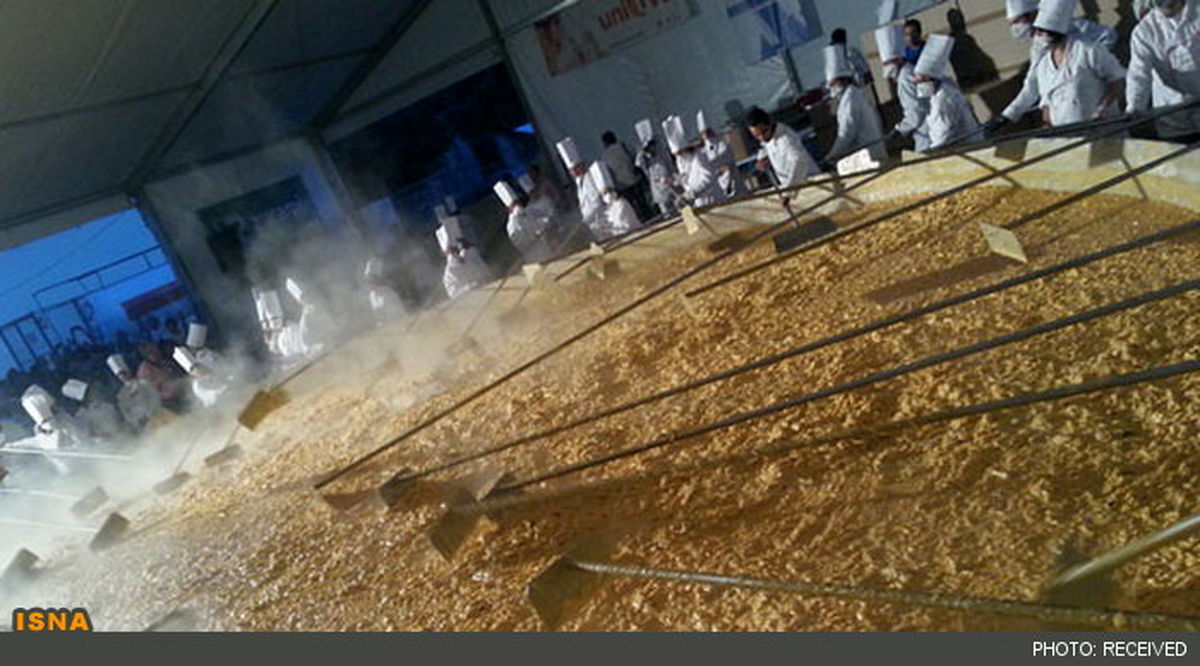 بزرگترين املت جهان گينسي شد/عکس