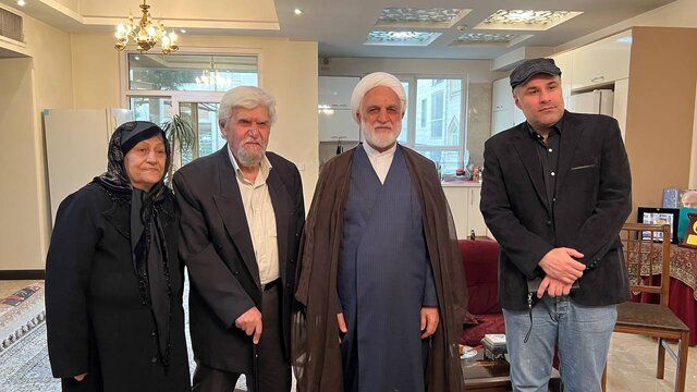 حضور محسنی اژه‌ای در منزل عنایت‌الله بخشی