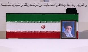 تصاویر: پیکر مطهر رهبر شهید و خانواده ایشان در مصلی تهران