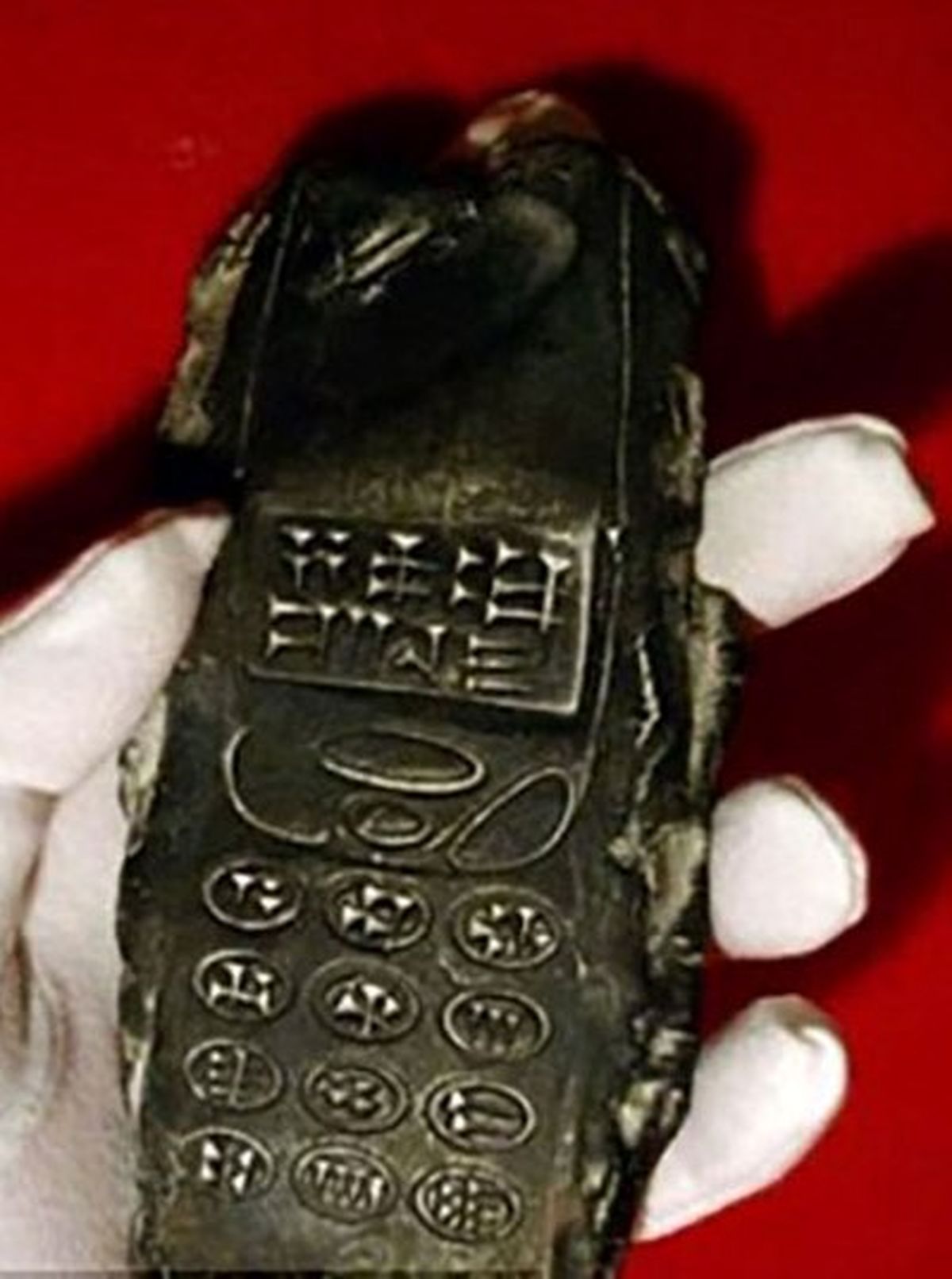 موبایلی که فضایی‌ها روی زمین جا گذاشتند! +عکس