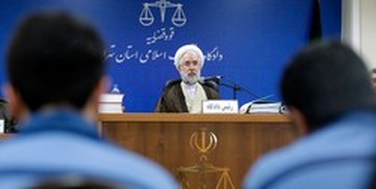 وکیل متهم: موکلم سواد ابتدایی دارد و نمی‌تواند درست توضیح دهد