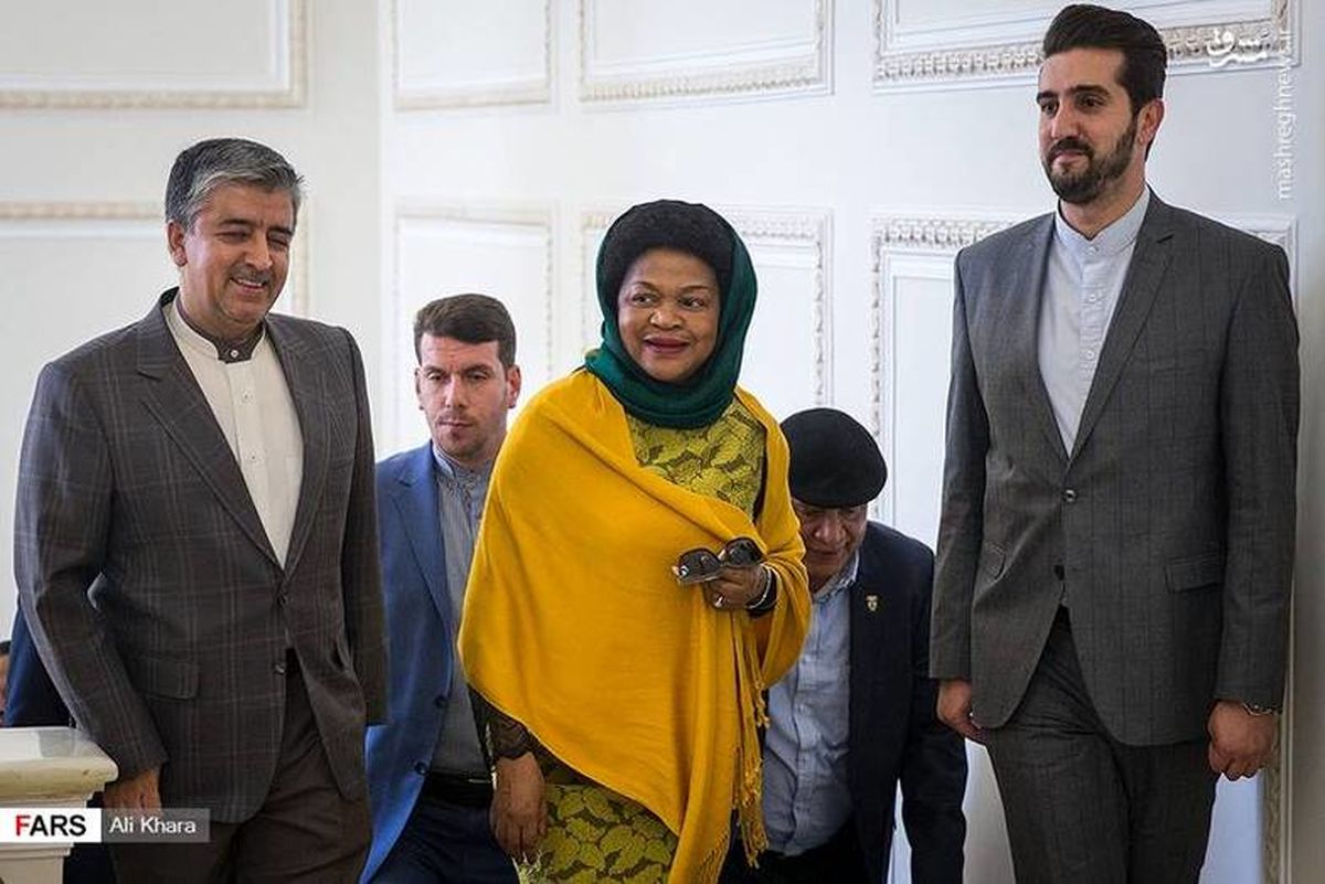 عکس: پوشش جالب مهمان امروز ظریف