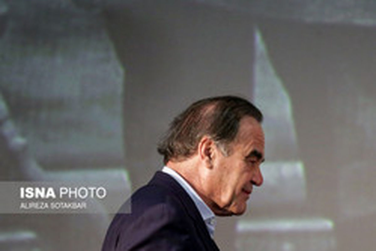 اولیور استون امشب تهران را ترک می‌کند