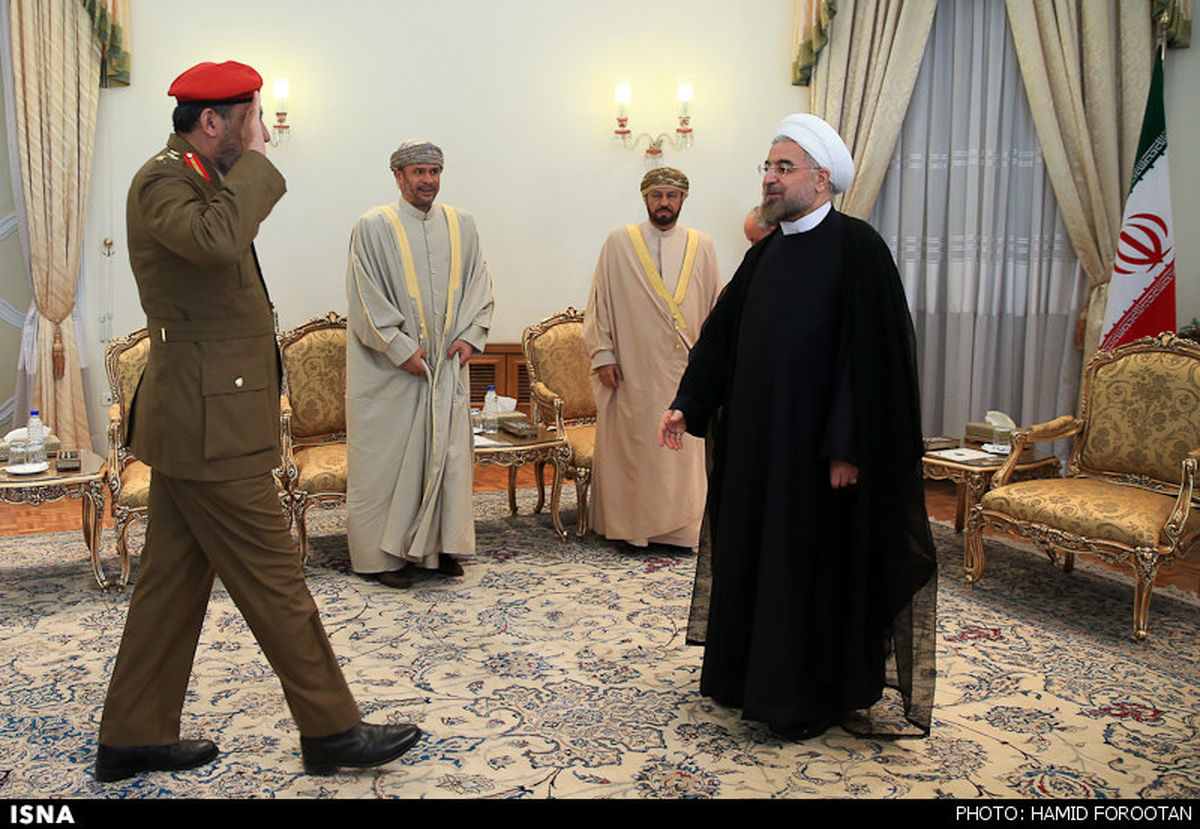 سلام نظامی به روحانی / عکس