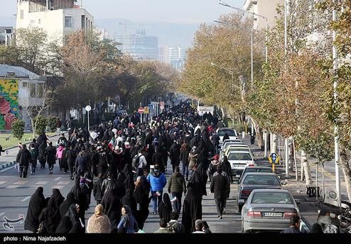 تصاویر: پیاده روی خانوادگی در مشهد