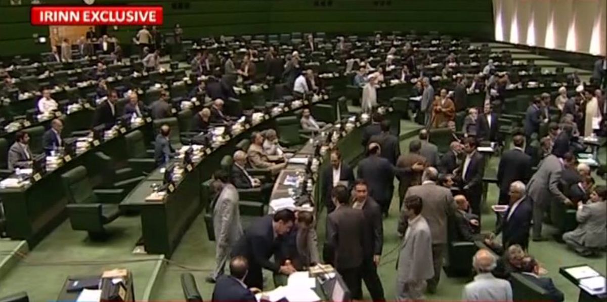 عکس/بی‌نظمی‌نمایندگان‌درجلسه‌رای‌اعتماد