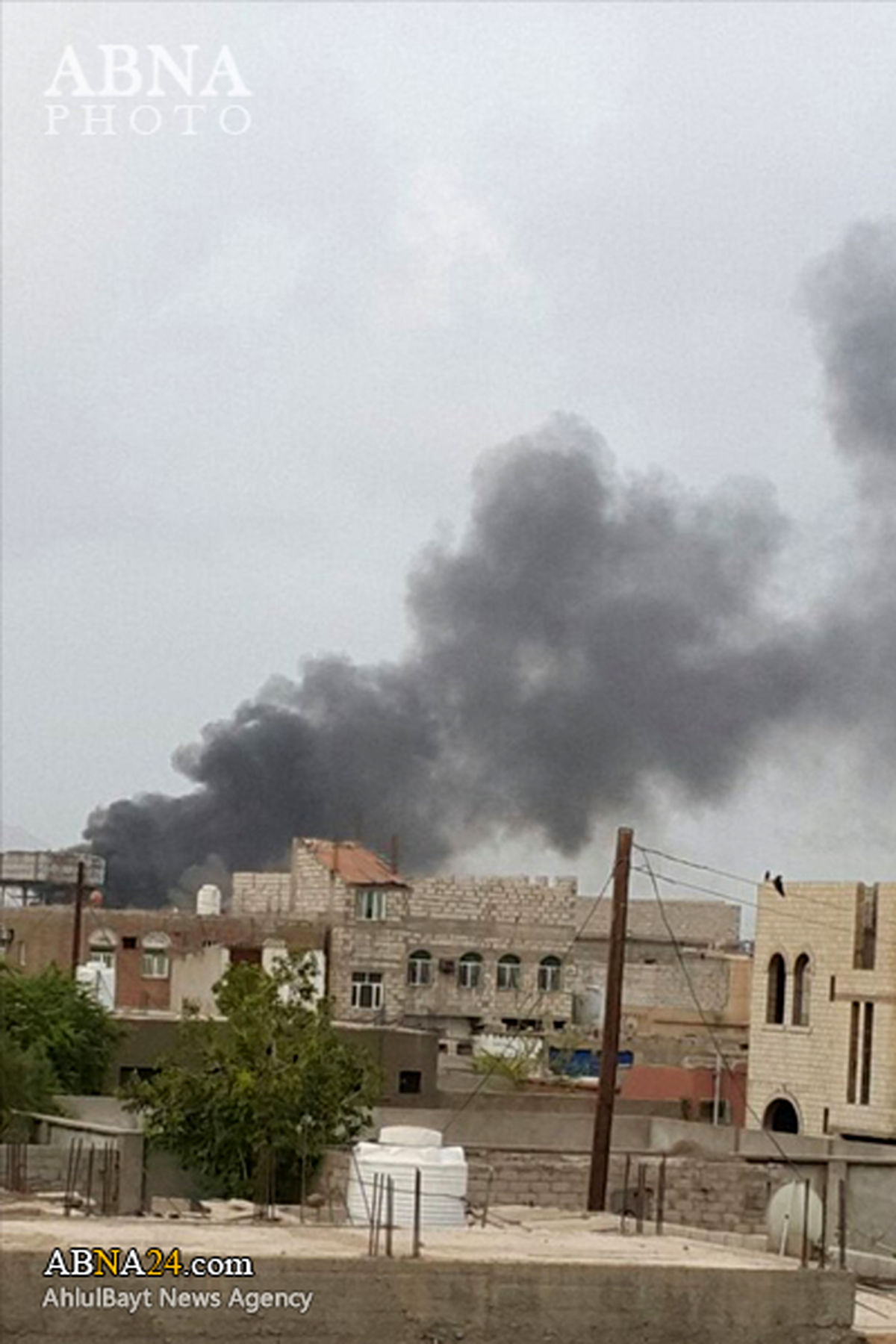 انفجار ۲ خودروی بمب‌گذاری شده در عدن +تصاویر