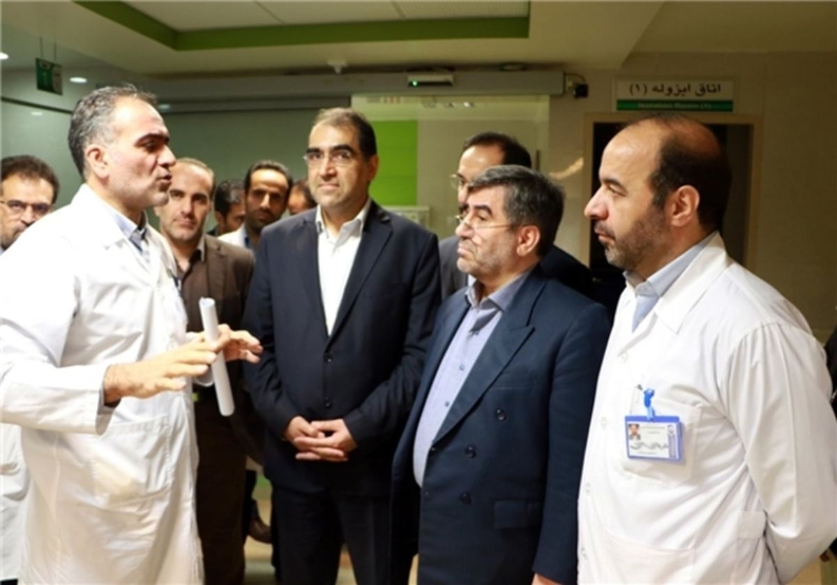 وزیر بهداشت به عیادت مجروحان مدافع حرم رفت +تصاویر