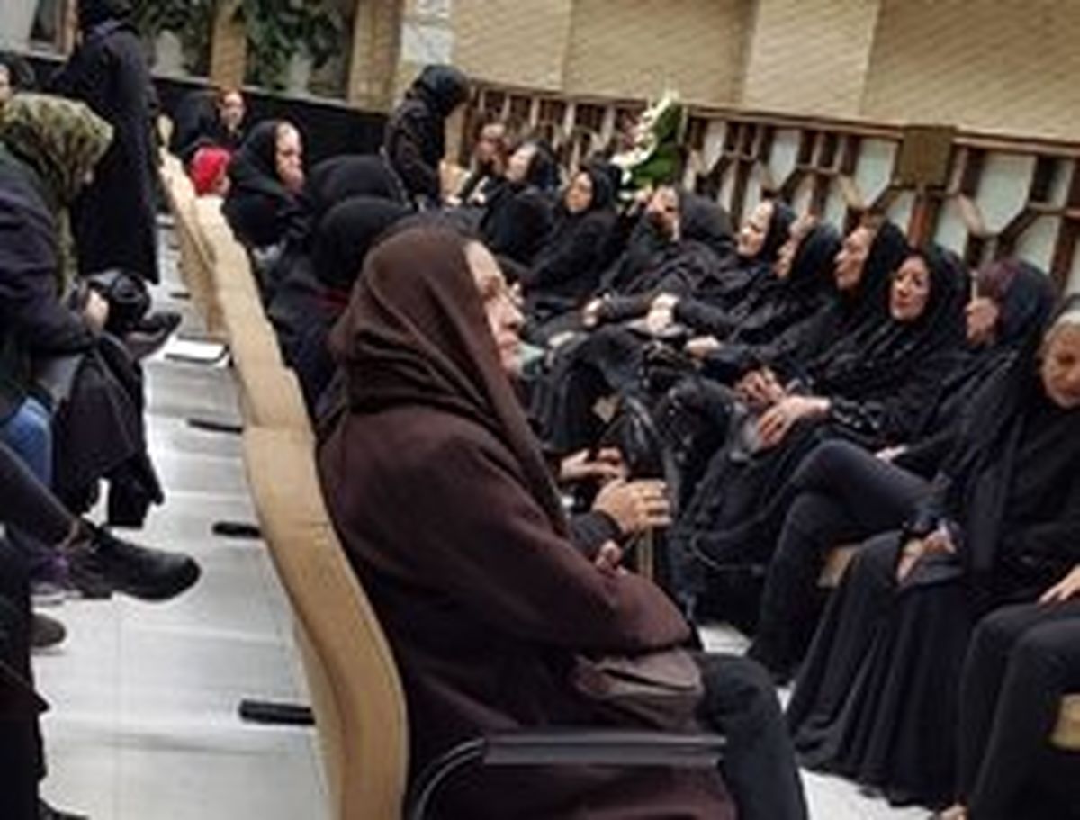 گلاب آدینه در مراسم ترحیم حسین محباهری +عکس