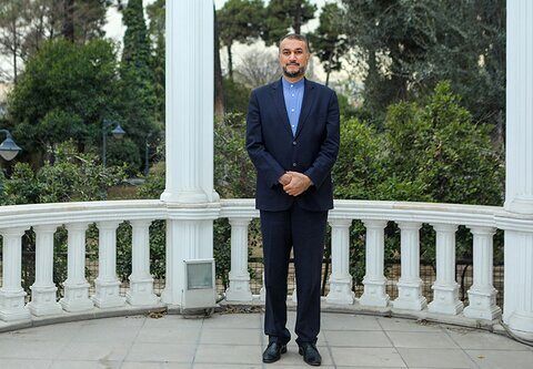 عکسی متفاوت از امیرعبدالهیان در بازگشت از سفر